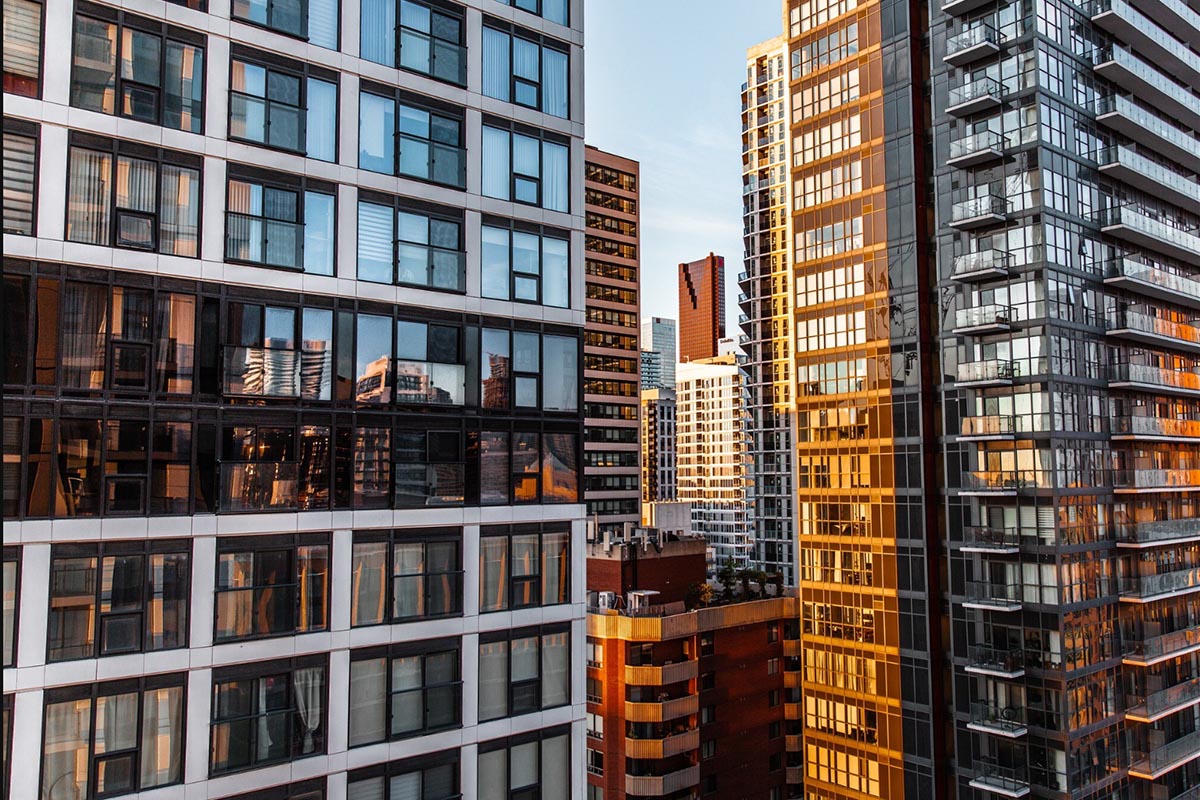 Rodzaje praw do gruntu w praktyce: własność, użytkowanie wieczyste, dzierżawa i najem