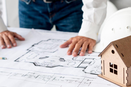 Budowa domu przy granicy działki – jakie zasady trzeba spełnić?