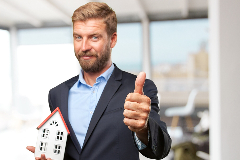 Zasilenie konta agentem nieruchomości: przyjrzyjmy się zarobkom