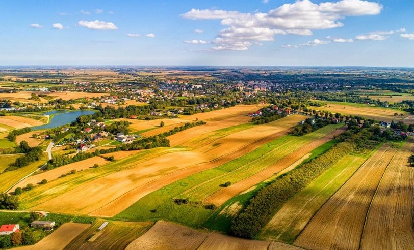 Kompleks działek budowlanych w granicach miasta powiatowego, w malowniczym krajobrazie -
Świętokrzyskie Zdjęcie nr 1