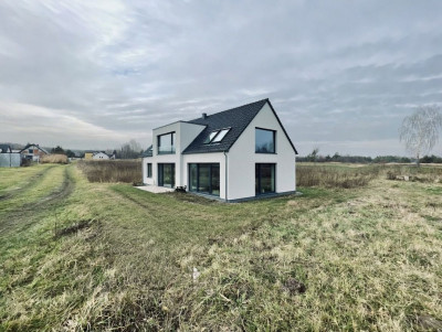 Prąd woda kanalizacja  Droga utwardzona  Prost - Orońsko  - Mazowieckie