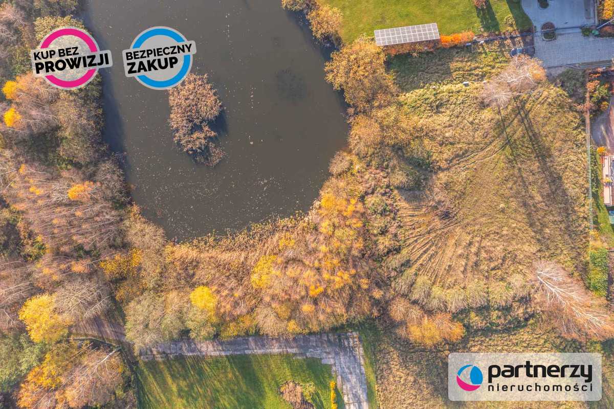 Ze stawem  Pelne media  Mpzp Droga z płyt - Chwaszczyno  -
Pomorskie Zdjęcie nr 1