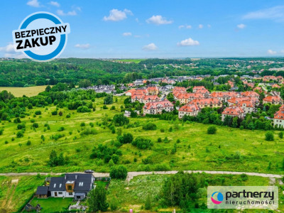 Płaska słoneczny ogród w pobliżu las i jezioro - Straszyn  -
Pomorskie Zdjęcie nr 3