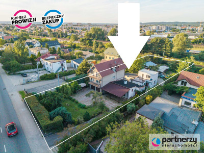 Rumia  główna ulica  dwa domy  inwestycja - Rumia  - Pomorskie