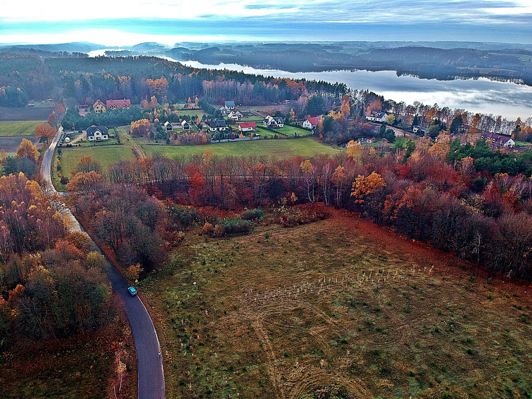 Cudowny teren nad jeziorem Raduńskim Kaszuby Chmielno Przewóz - Przewóz  -
pomorskie Zdjęcie nr 1