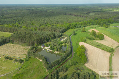 Stawy z rybaczówką przy ścianie lasu - Brynica   -
Opolskie Zdjęcie nr 4