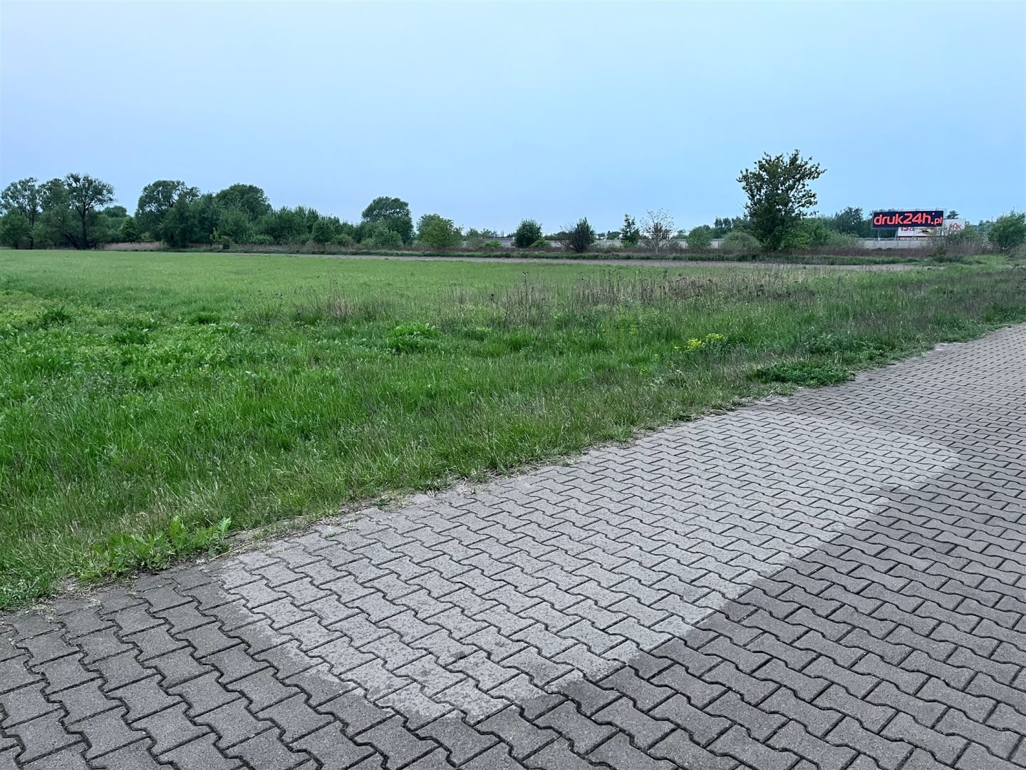 3 ha UP2-3 M3 na Dawidach - Dawidy   -
mazowieckie Zdjęcie nr 1