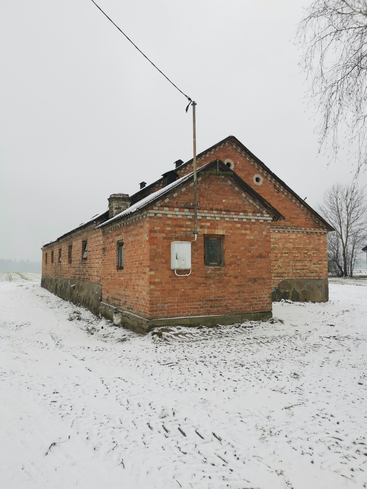 Piękna działka z budynkiem z czerwonej cegły -
Lubelskie Zdjęcie nr 1