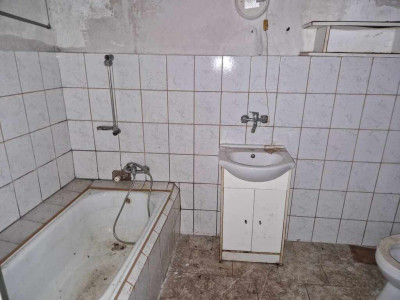 Ogrodzona działka z domem i garażem - Antoniew  -
Łódzkie Zdjęcie nr 13