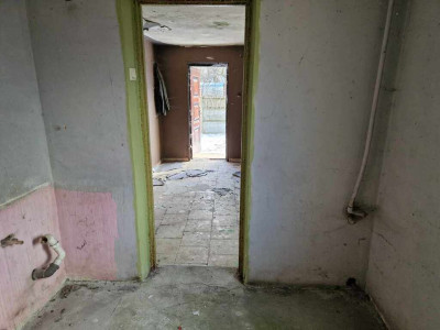 Ogrodzona działka z domem i garażem - Antoniew  -
Łódzkie Zdjęcie nr 14