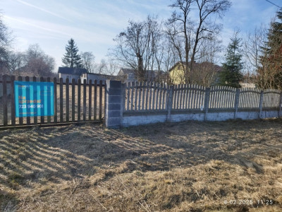 Ogrodzona działka z domem i garażem - Antoniew  -
Łódzkie Zdjęcie nr 7